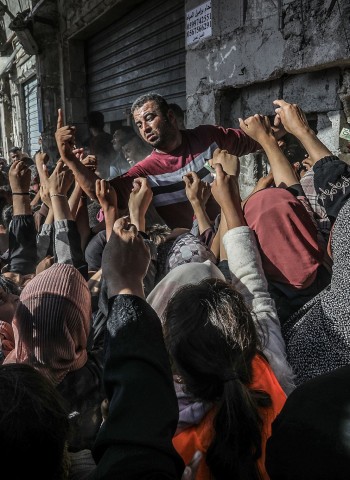 UNRWA announces the depletion of its flour supplies in the Gaza Strip